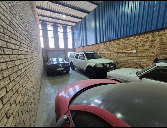60M² WAREHOUSE TO LET IN TULISA PARK